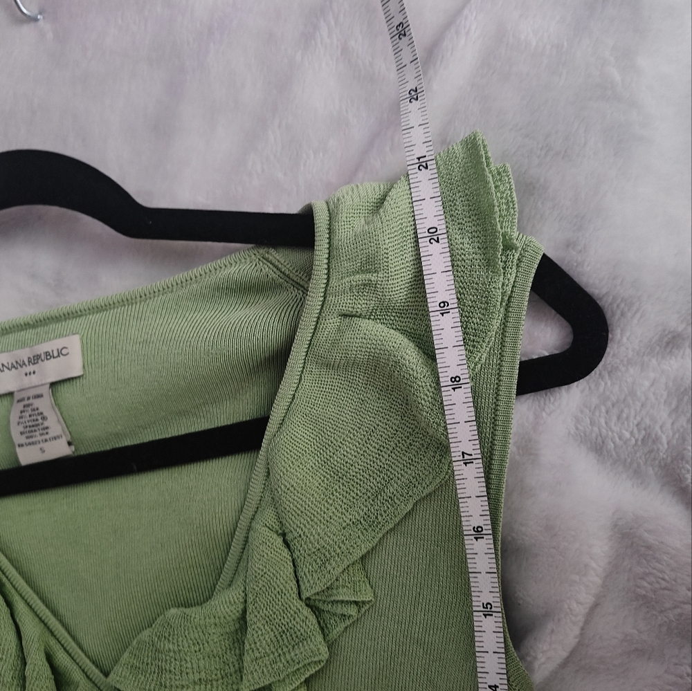 Silk Blend Green Banana‎ Republic Tank - Picture 6 of 6